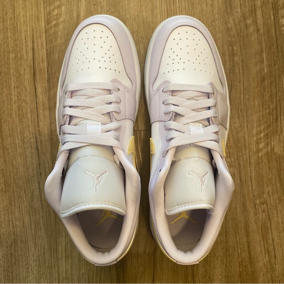 ✨ WMNS AIR JORDAN 1 LOW - Picture 9 of 12